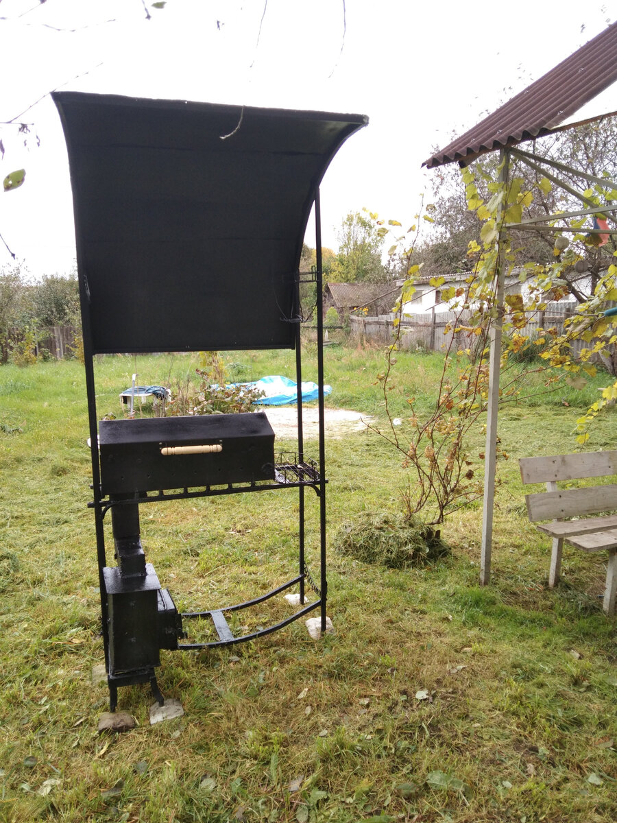 Такой получился, с дровницей и печкой для копчения.