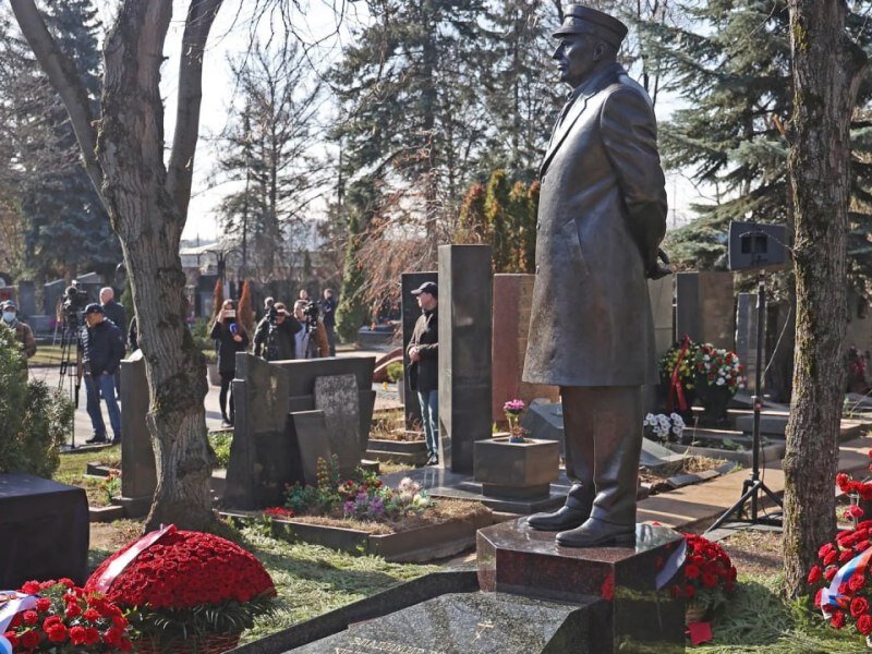    "Если будет война, то победим, и каждый получит по заслугам". Памяти Владимира Жириновского