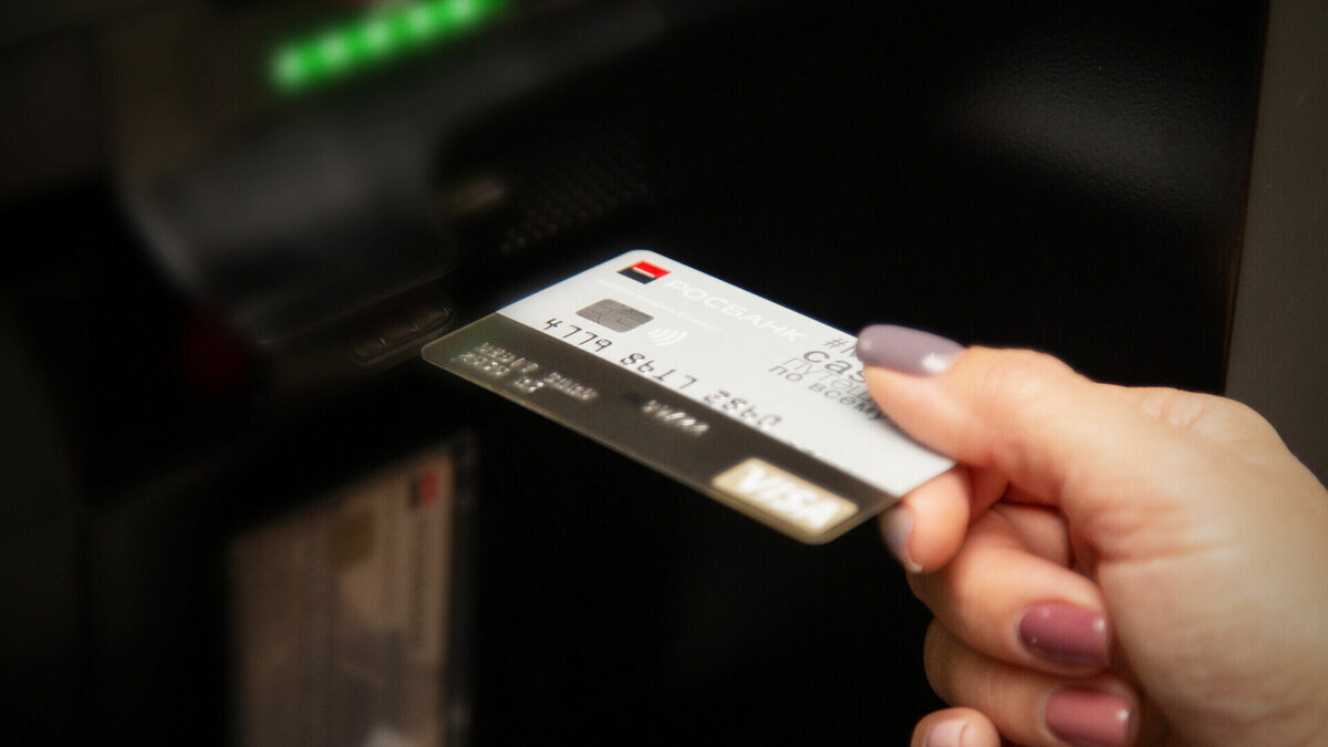     В Волгограде 74-летняя жительница Дзержинского района рассталась с крупной суммой денег, взятой в кредит. Мошенники целую неделю требовали переводить деньги на их счета, сообщает ГУ МВД по Волгоградской области.