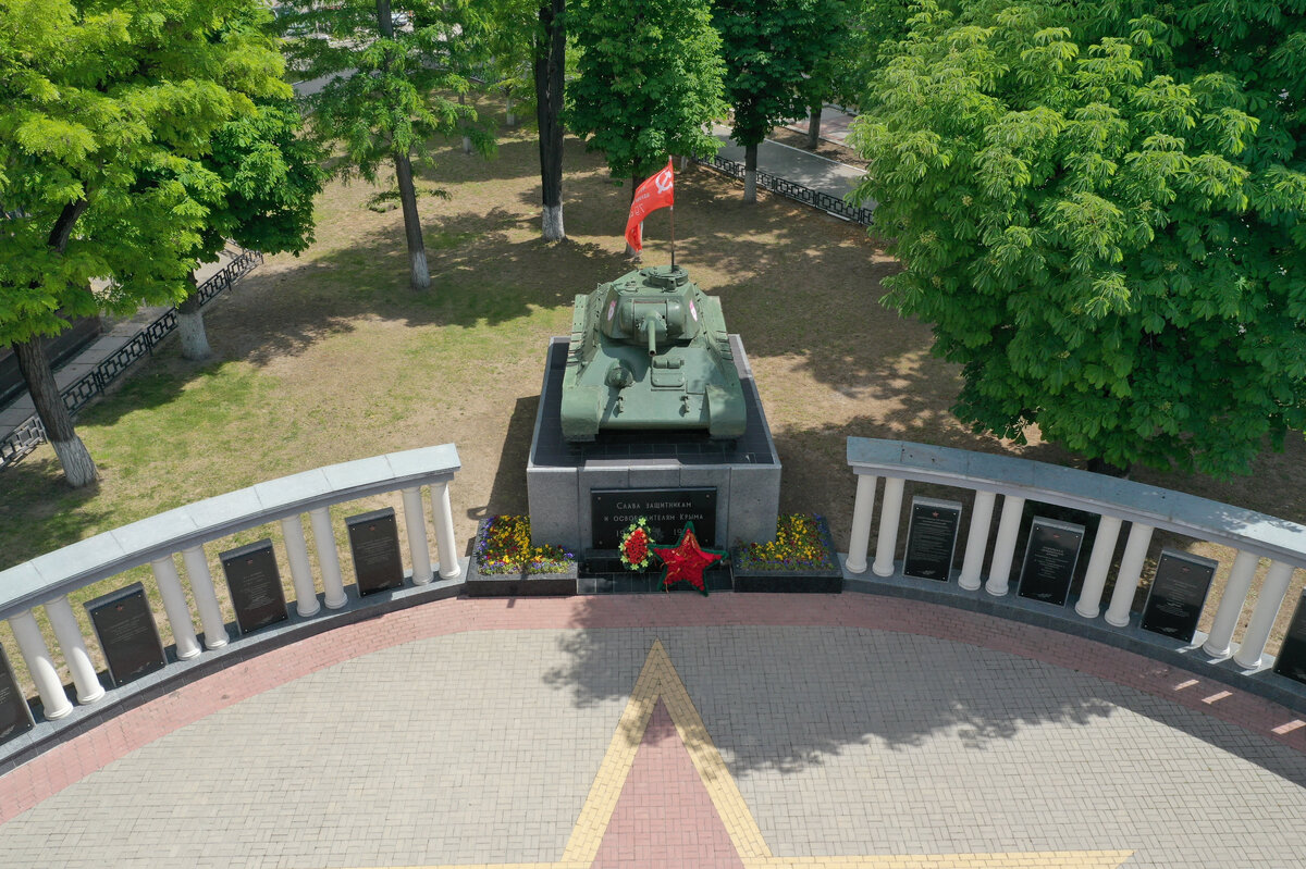 Памятник-танк Т-34 в Симферополе // Туристический портал Республики Крым, Сергей Коршунов