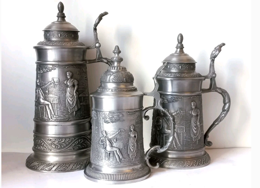 Это пивные кружки, ёмкостью 500 мл, 750 мл и 1 литр. На мой взгляд они очень красивые и отливка изображений очень качественная.