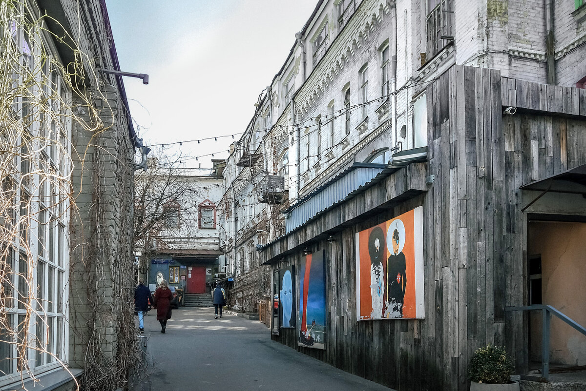 Арт квартал хохловка в москве. Арт-квартал Хохловский переулок. Арт квартал Хохловка Москва. Хохловский переулок 7-9. Хохловский переулок граффити