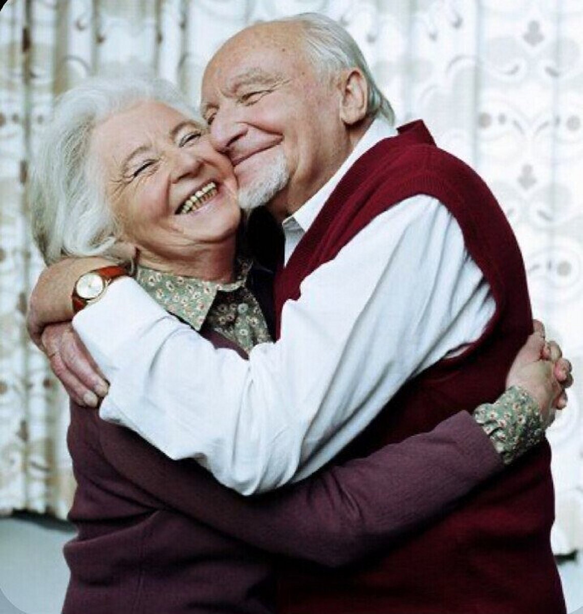 Пожилые влюбленные пары