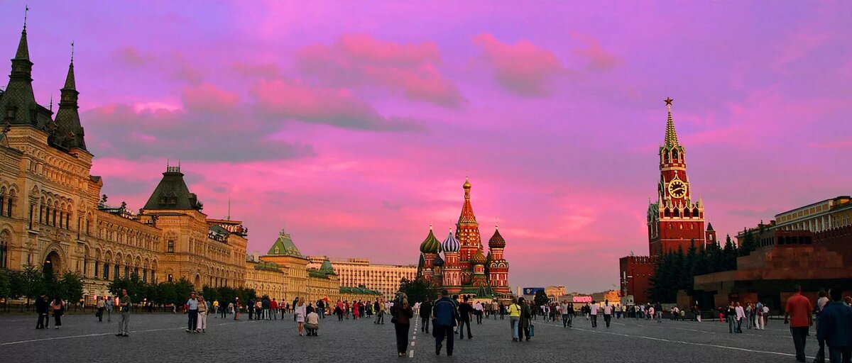 Красная площадь, вид на ГУМ и храм Василия Блаженного 