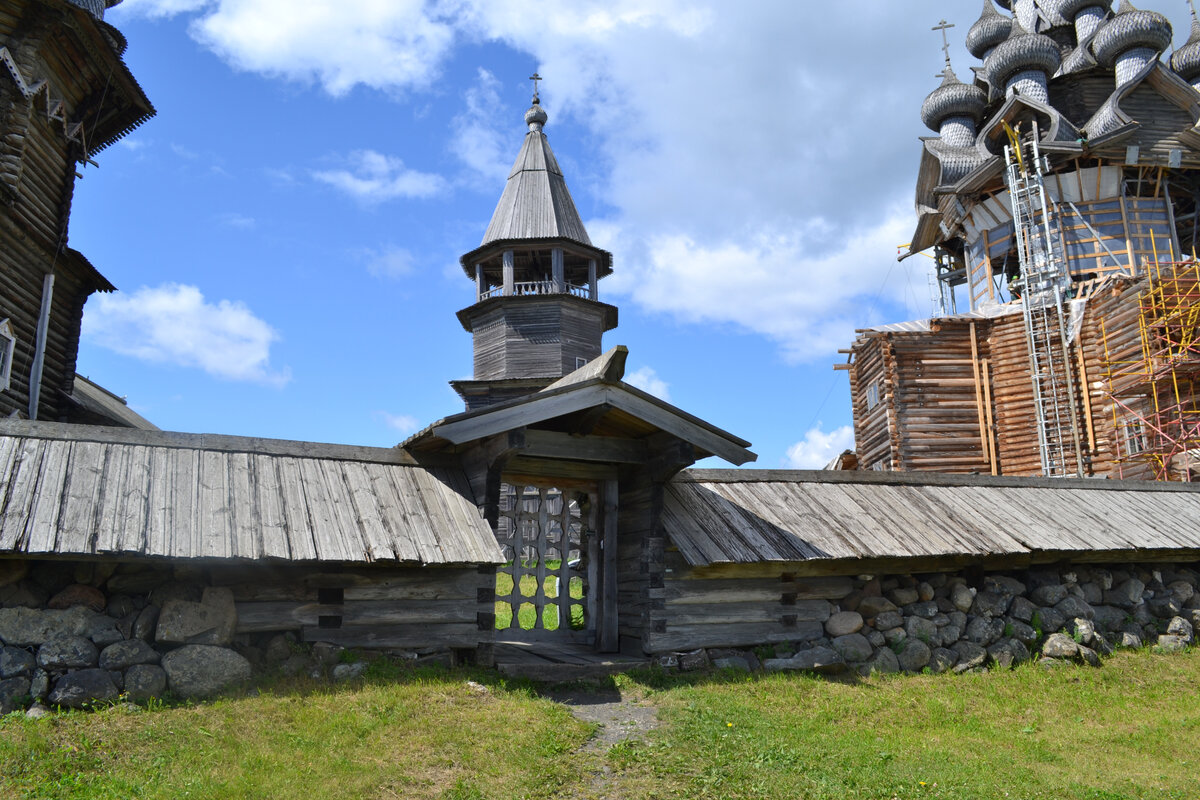 Преображенская Церковь в Кижах снаружи