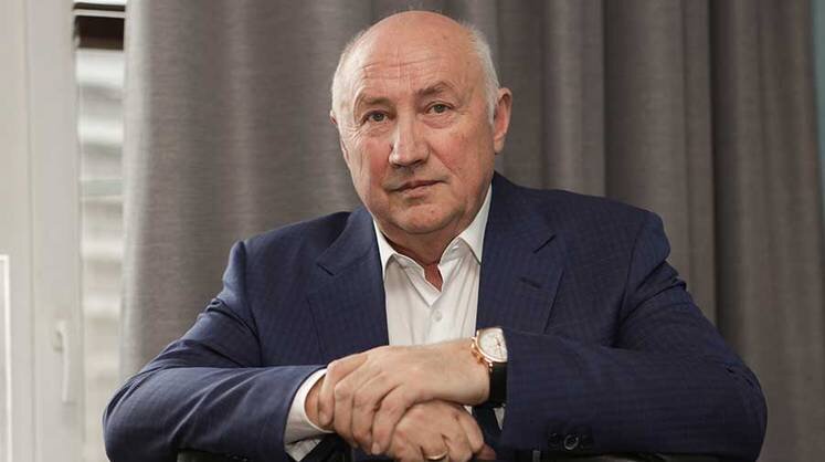    ОЛЕГ СЕРДЕЧНИКОВ Основатель многопрофильного медицинского холдинга «СМ-клиника» Николай Смыслов: «Исходя из своего личного опыта в медицинском бизнесе я уделяю внимание двум вещам — оказанию комплексной медицинской помощи и сервису»