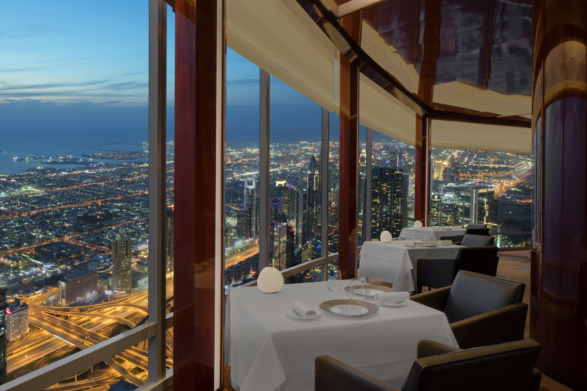 Atmosphere in Burj Khalifa 