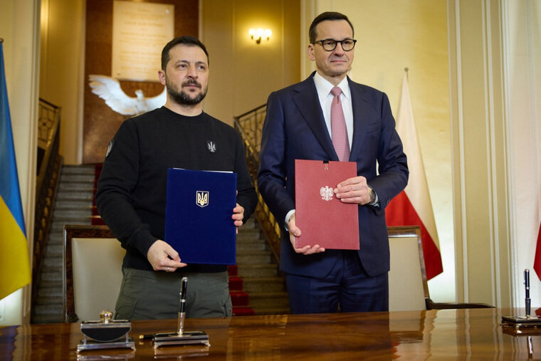    Владимир Зеленский согласился на сделку с Анджеем Дудой, пишет NPD