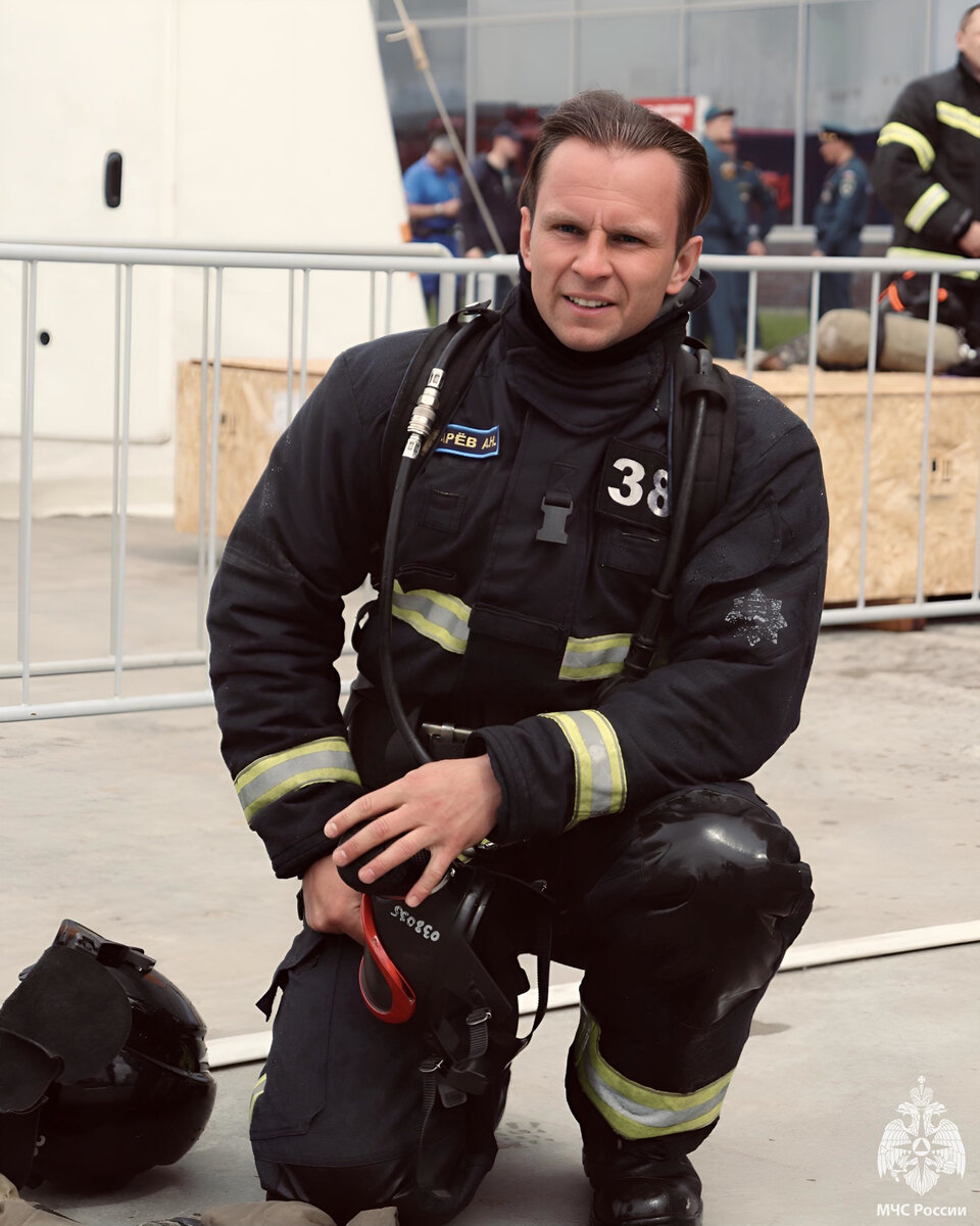 Помощник начальника караула 38 пожарно-спасательной части Управления по ЮЗАО Главного управления МЧС России по г. Москве Александр Царев.