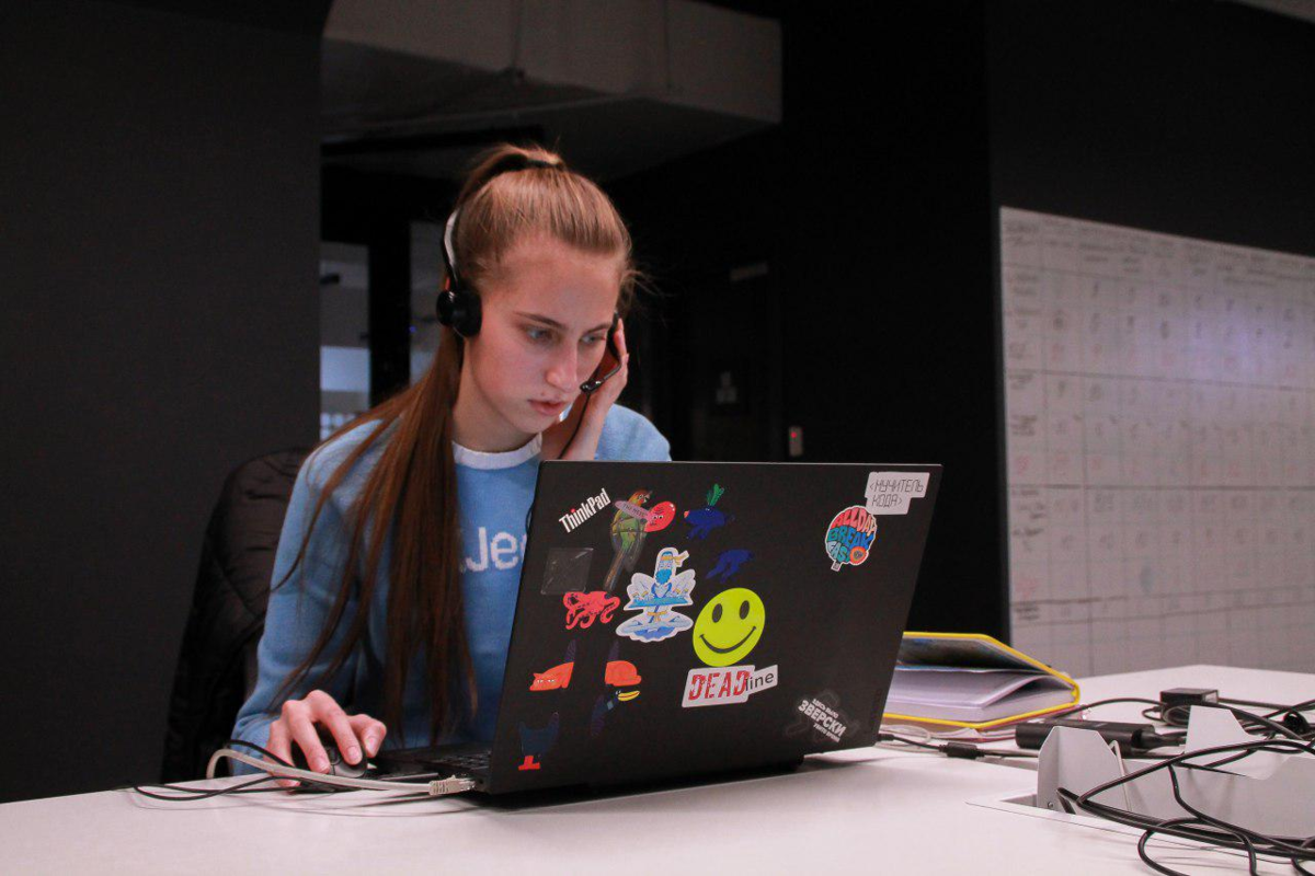 Требуется оператор в доставку еды. Курьер пиццы. Администратор службы доставки. Оператор службы доставки. Продавец кассир в кафе.