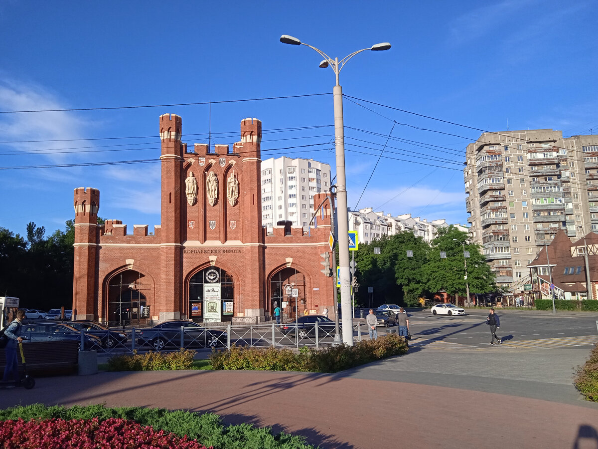 Королевские ворота в городе Калининграде. Главный фасад  Фото автора