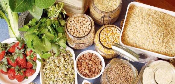 Растительные продукты помогают снизить риски сердечно-сосудистых и онкологических заболеваний, сахарного диабета, воспалительных процессов, повысят уровень энергии, а при умеренной калорийности продлят жизнь.
