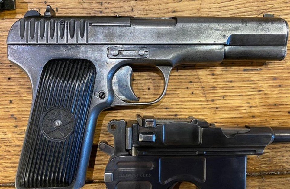     Оружие и боеприпасы нашли у петербуржца, подозреваемого в покушении на убийство. Фото: ГУ МВД России по Петербургу и Ленобласти