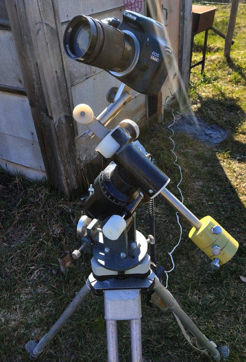 Астротрекер с фотоаппаратом.
