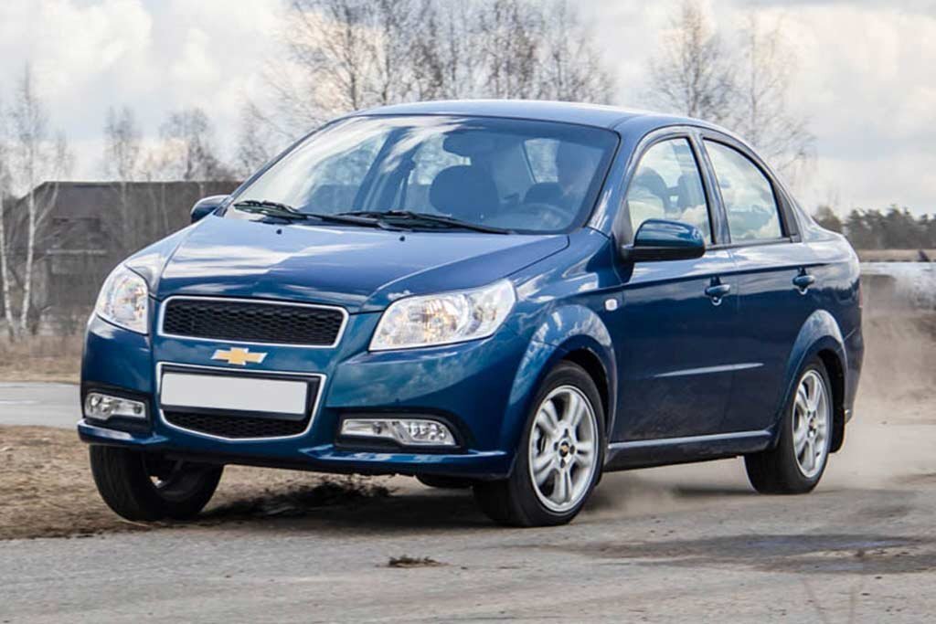     Chevrolet Nexia - это немного проэволюционировавший Chevrolet Aveo 1-го поколения