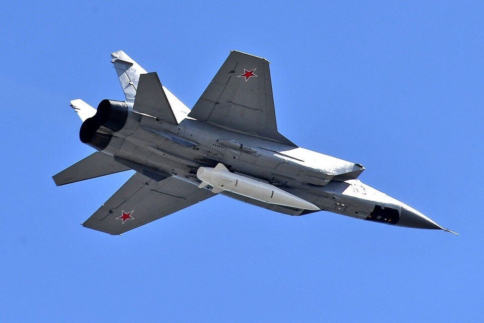     Истребитель-перехватчик МиГ-31К с гиперзвуковой ракетой "Кинжал" Владимир ВЕЛЕНГУРИН