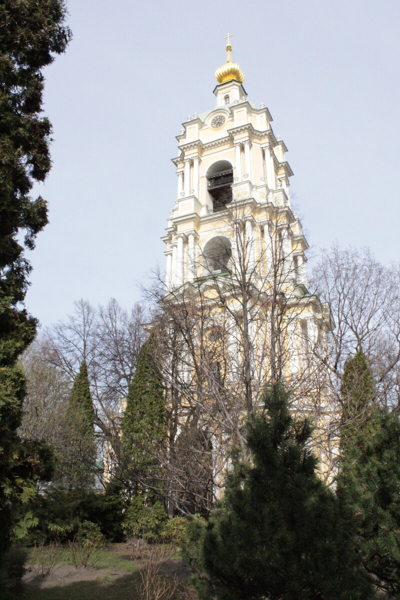 Новоспасский монастырь. Колокольня с храмом преподобного Сергия Радонежского. Фото автора канала