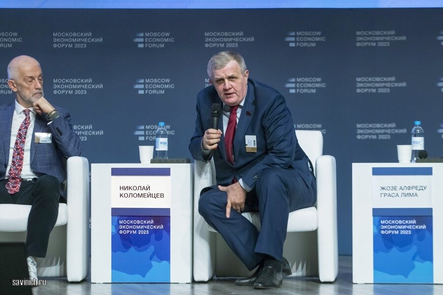 фото Галины Савинич, первый заместитель председателя комитета ГД ФС РФ по труду, социальной политике и делам ветеранов Николай Коломейцев