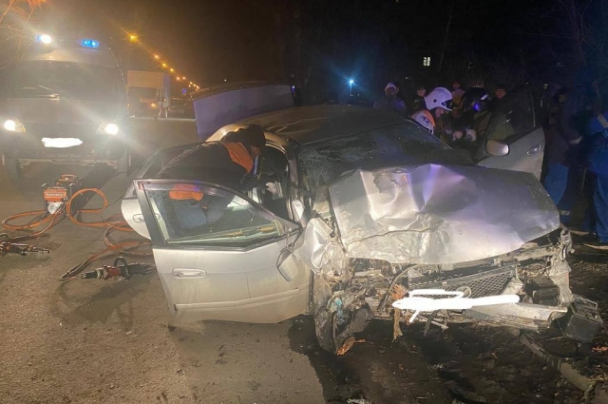    В Новосибирске Mazda, на которой женщина врезалась в дерево, была угнана