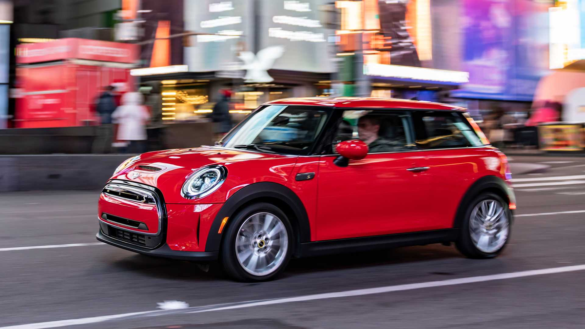 Новый мини Купер 2024. Mini Cooper 2024 Red. Семидверный мини Купер. Мини купер 2024