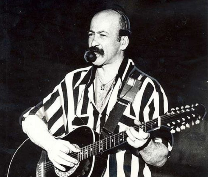 александр яковлевич розенбаум ( 1951 ). розенбаум 1983 год слушать. розенбаум 1983 год слушать. розенбаум и братья жемчужные. александр розенбаум '1999 - транссибирская магистраль.