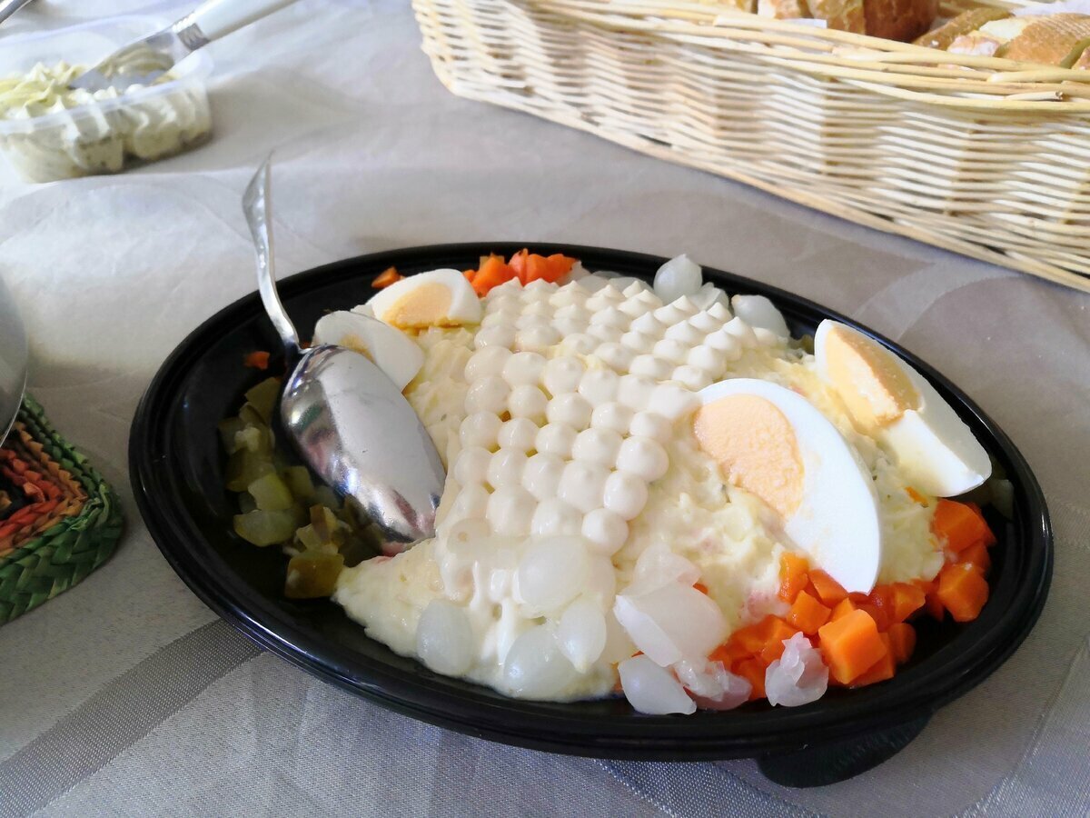 То, что в Голландии называют русским салатом. Попробовали в гостях у голландцев. Фото: из личного архивавьте описание