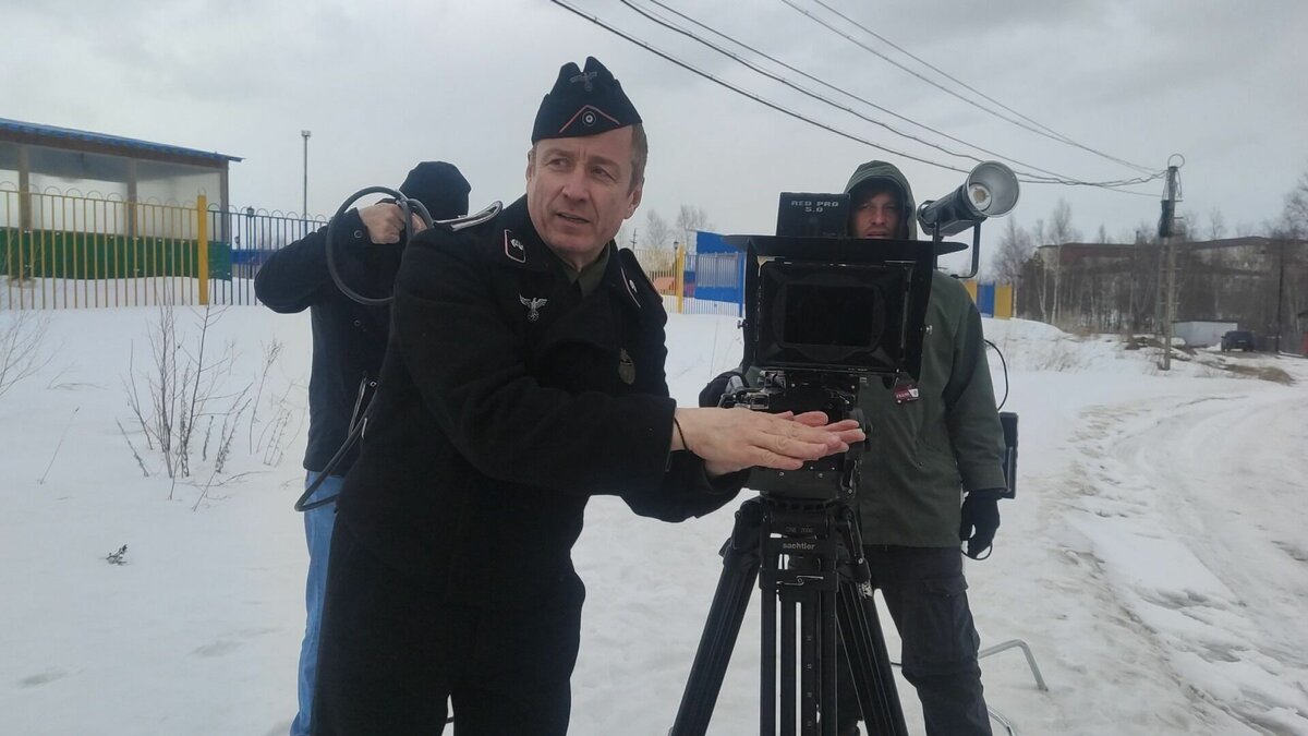     Российский актер кино Сергей Апрельский, снявший буквально на прошлой неделе в Пыть-Яхе патриотический короткометражный музыкальный фильм «Взрослая весна», выложил на своей странице готовую версию. К видео Апрельский добавил пост, описав детали этой работы и выразил персональные благодарности.