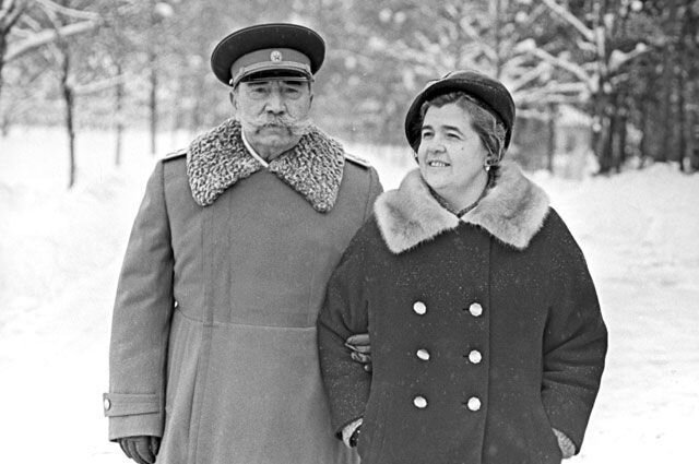 Семен Михайлович Буденный со своей супругой Марией Васильевной  1966 г. Источник: РИА Новости