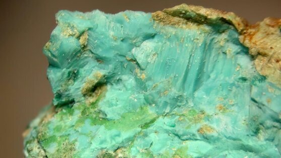    Петербургские ученые синтезировали кристаллы редкого минерала мулуита Ирина Петрова