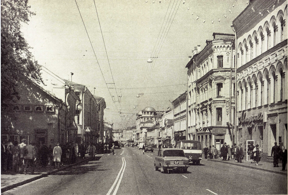 С каких улиц начинался. Сретенка улица Москва. Москва 1960 Сретенка. Сретенка 19 век. Сретенка 1950 год.