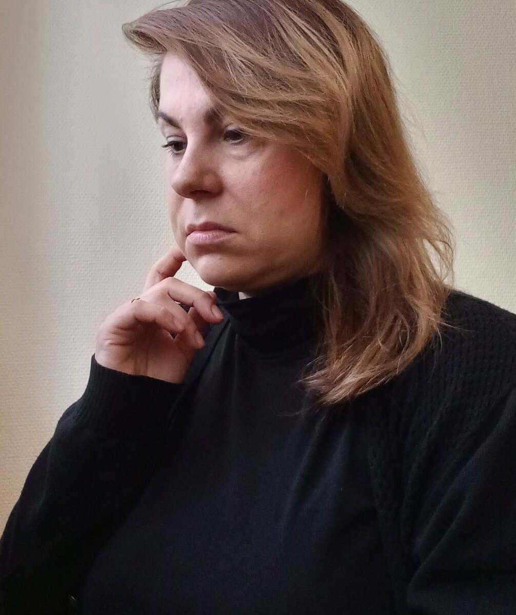 Голова опущена,плечи и взгляд вниз. Грустная картина. фото автора