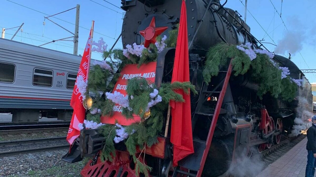 Паровоз победы ульяновск. Паровозы. Поезд Победы. Поезд Победы паровоз. Поезд фото.