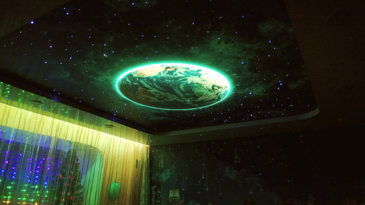 Вариант натяжного потолка "Звёздное небо" (листайте карусель)