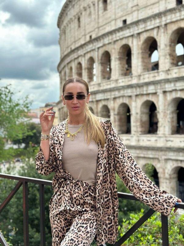   📷
