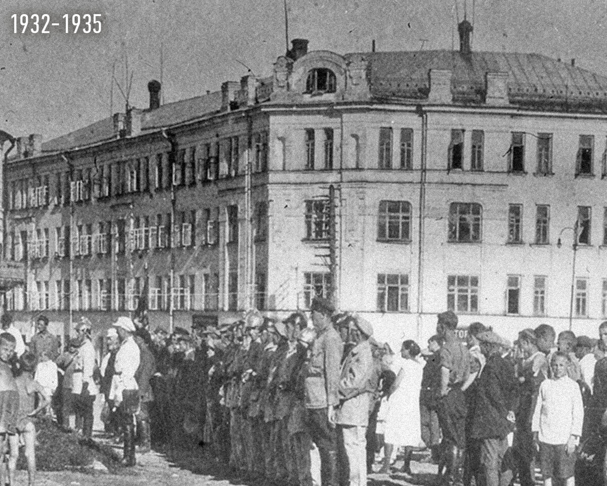 Вид на Доходный дом Троице-Сергиевой лавры со стороны проспекта Красной Армии