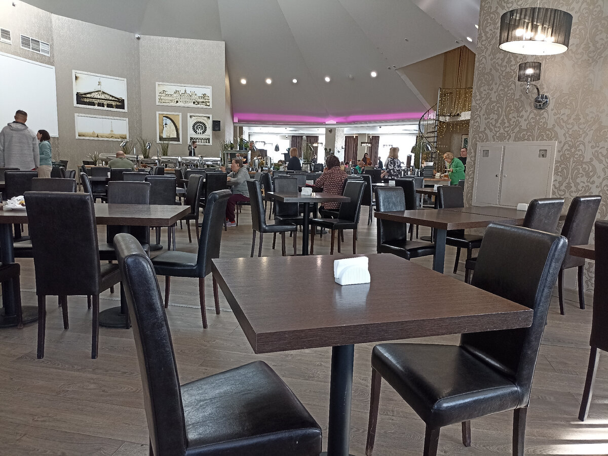 Зал ресторана.