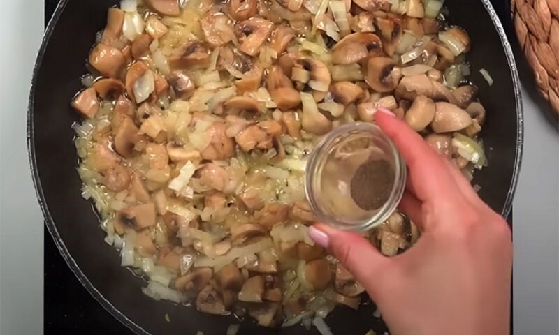 Необычные закусочные пирожки из слоеного теста