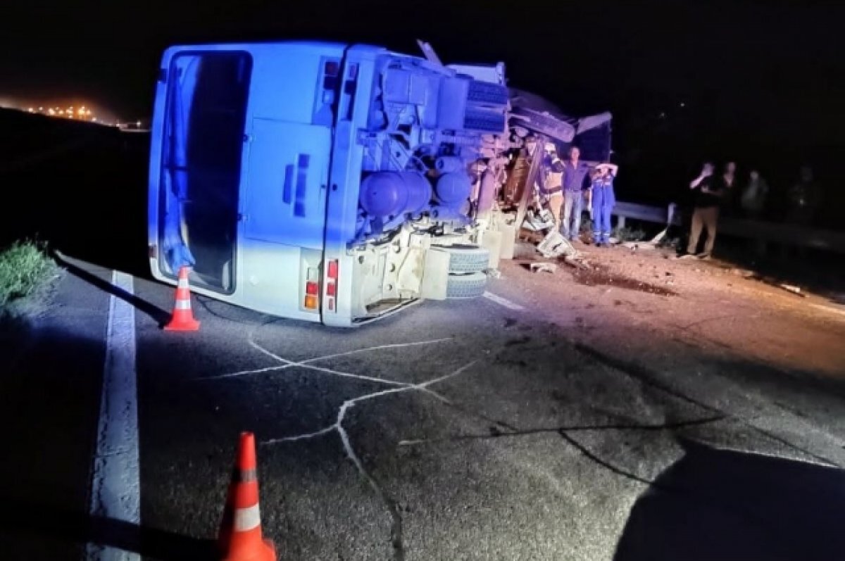    На Кубани в жестком ДТП автобуса и «КамАЗа» погиб водитель легковушки