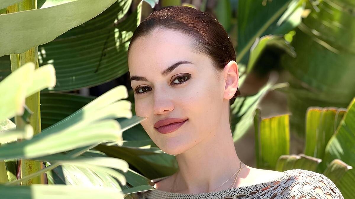    Фахрие Эвджен:Instagram / evcenf