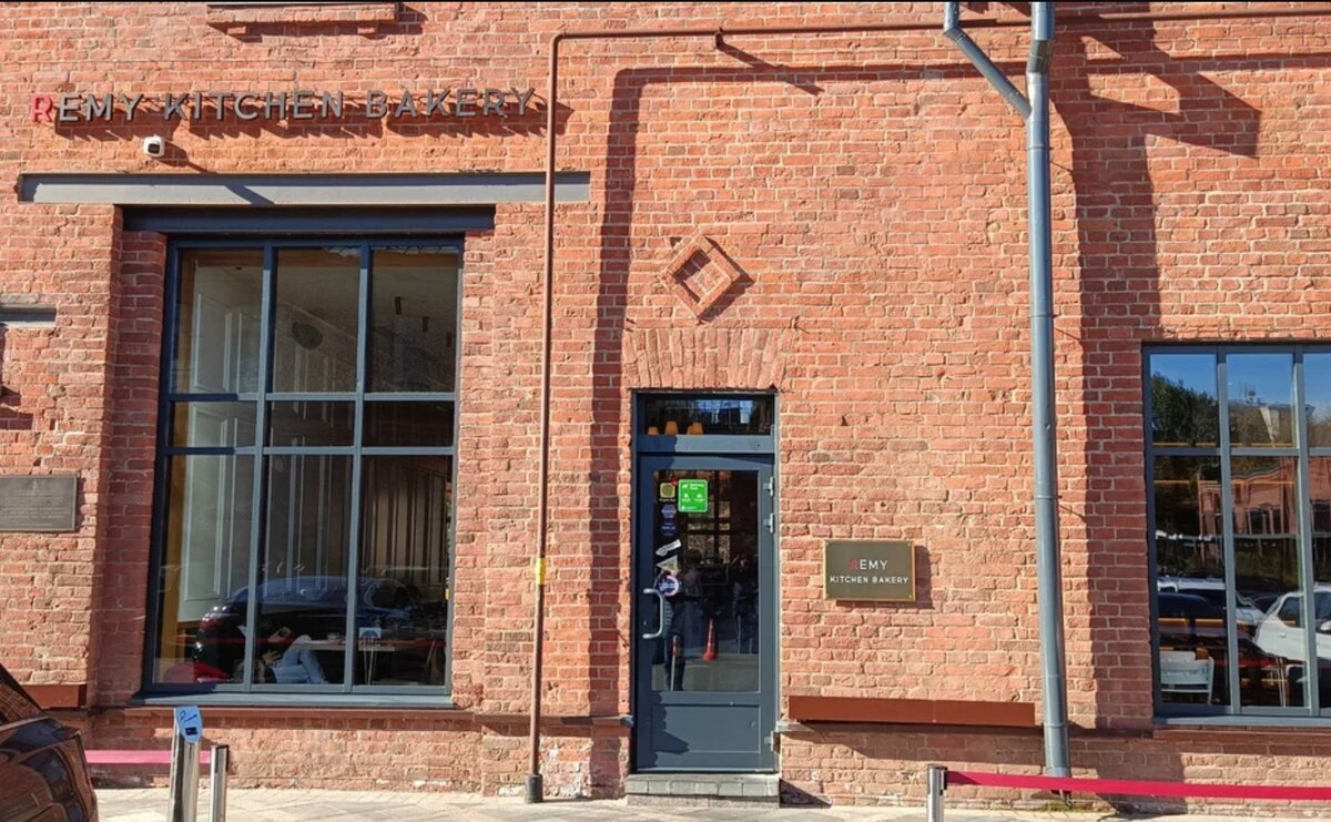 Фасад. Фото из Яндекс.Карты (у меня получилось темное)