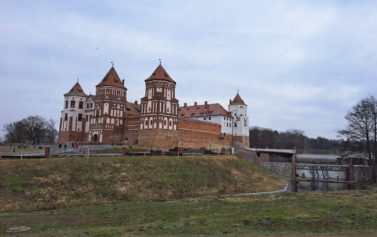 Замковый комплекс "Мир".