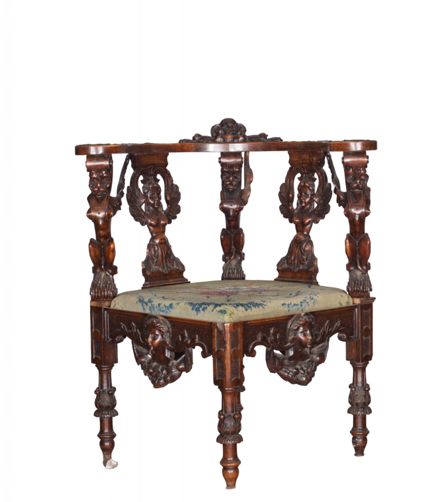 Обходное кресло-бюро Франция, середина – вторая половина XIX века
Дерево, объёмная резьба
78×46×46 см
БСИИ ASG, инв. № 11-0862