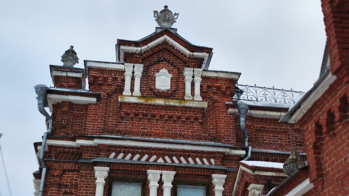     Сотрудники культурных учреждений Павлова просят правительство Нижегородской области не увольнять директора местного исторического музея Николая Федотова. Об этом NewsNN рассказала местная жительница Анна С.