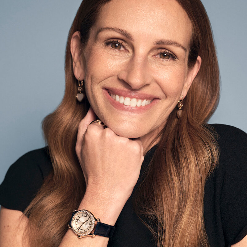 Джулия Робертс в часах Happy Sport, серьгах и кольце Happy Hearts, все Chopard