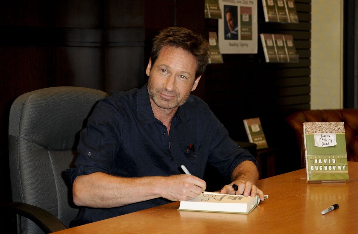 дэвид духовны класс. дэвид духовны книги. Holy cow dent david duchovny. дэвид духовны кости. Hank moody.