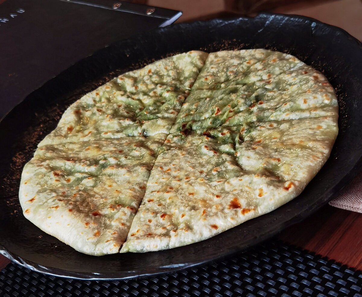 Хычин с сыром и зеленью