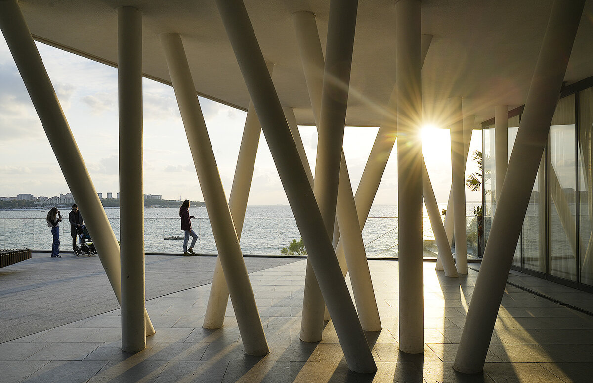 Набережная в бухте Геленджика