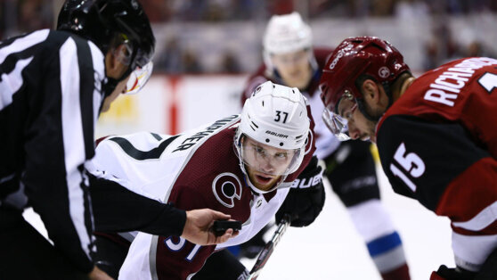    Ничушкин реализовал победный буллит в матче "Колорадо" против "Аризоны" в НХЛ Юлия Шелковенко