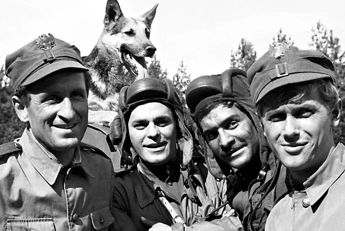    Петр Высоцкий сыграл в фильме "Четыре танкиста и собака"Кадр из фильма