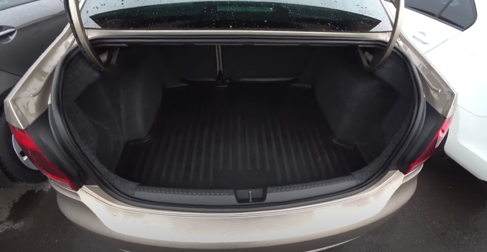 Хиты прошлых лет. Лучшие автомобили для народа (Лада Веста, Хендай ...